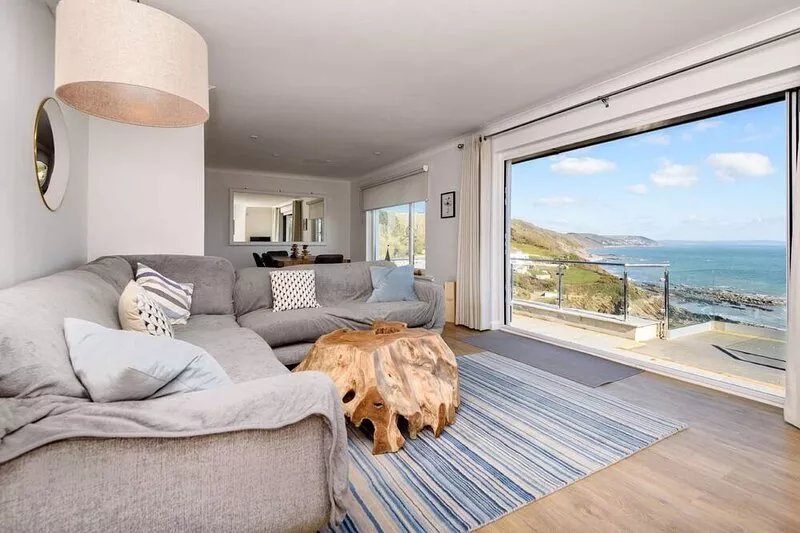 Stunning property for 6 with spectacular coastal views