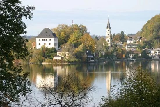 Schloss Mattsee - das Juwel am See