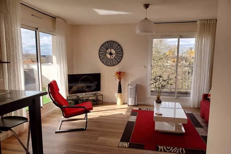 Grand T2 55m² + 34m² terrace in the city center with exceptional views