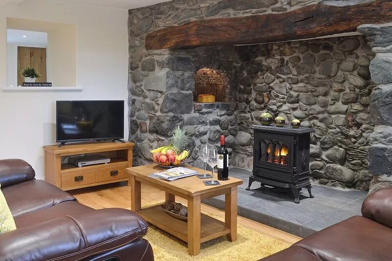 2 bedroom accommodation in Bryncrug, near Tywyn