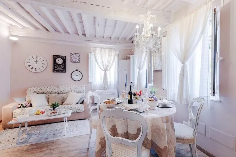 Convenient Home close to Train Station and Parking