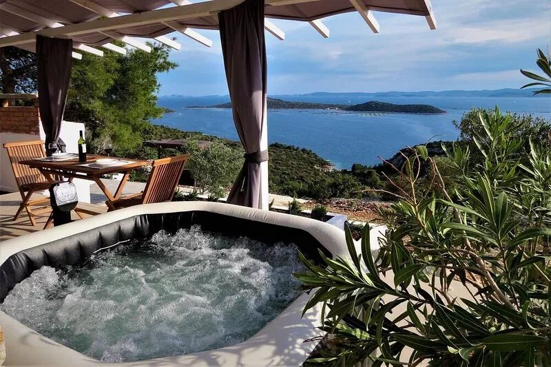 Villa Kornati is romantic stone house with stunning view on Kornati islands.