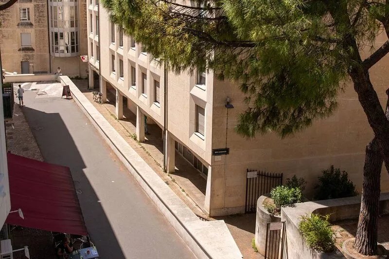 Place du Palais des Papes Magnificent 250m2 apartment with private entrance