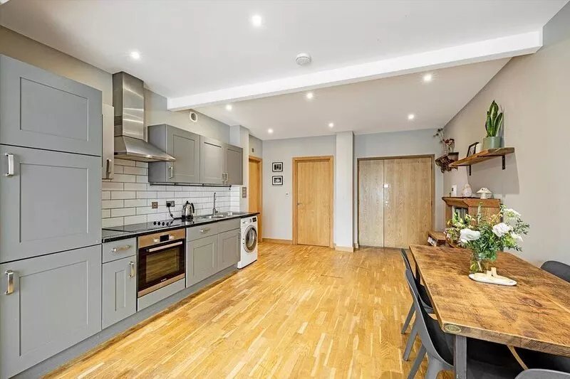 2 Bedroom 2 Bathroom Flat in London