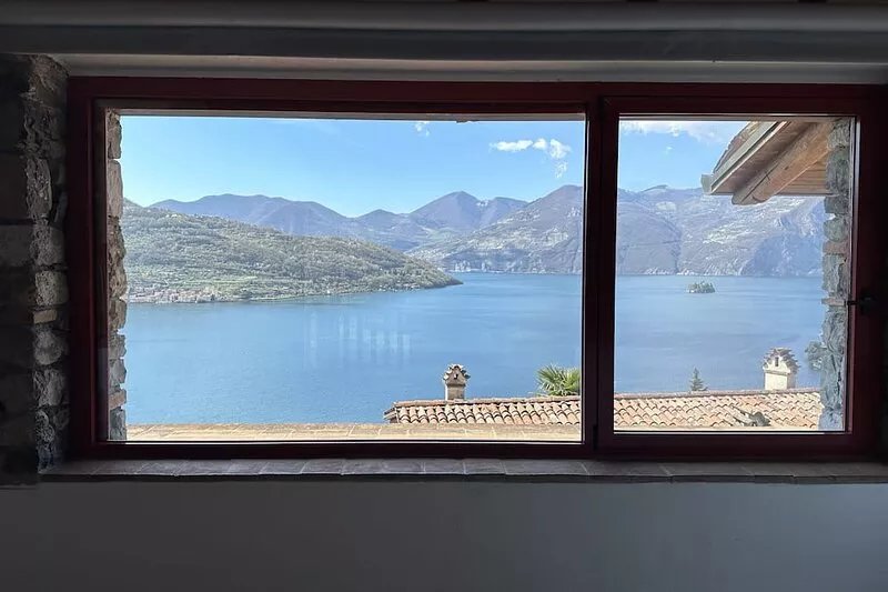 SPACIOUS ATTIC WITH POOL, BEAUTIFUL LAKE VIEW CIN IT017169C2I33X8FKI
