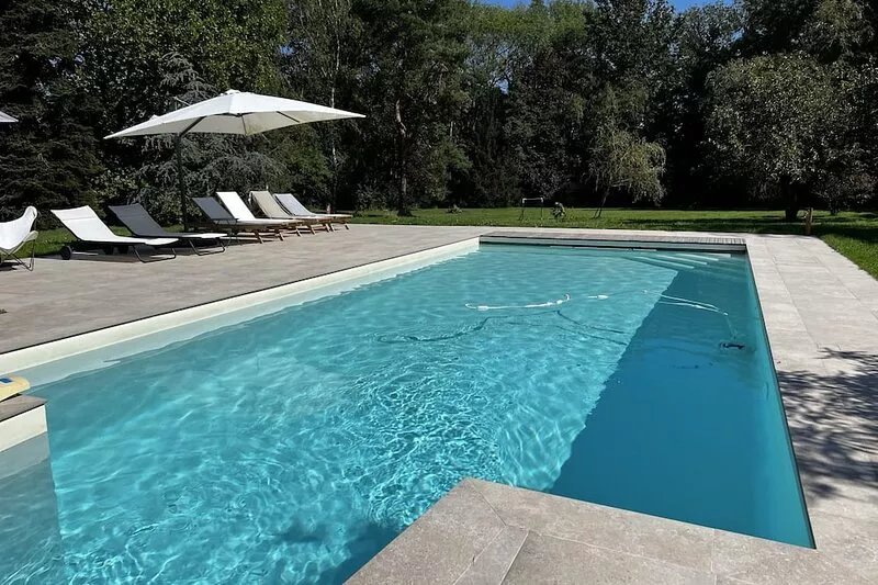 Near Fontainebleau - Charming house with heated pool and park