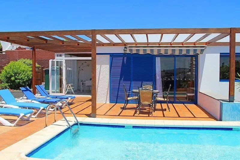 Lovely Villa, Air-con,Free Wi-Fi & Private Pool, In Las Coloradas,Playa Blanca.