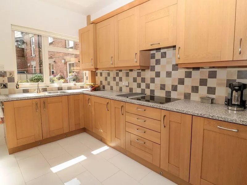 1A CHANTRY PLACE, family friendly, with a garden in Morpeth