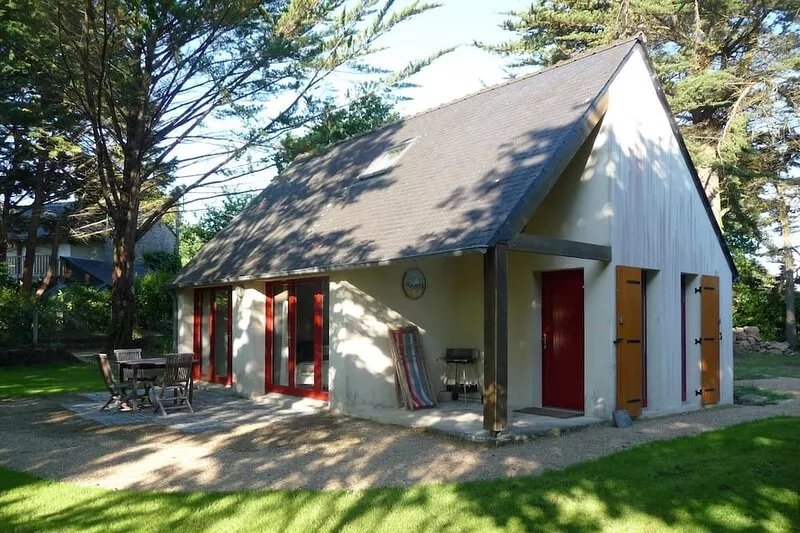 Exceptional situation for this Cottage in the preserved village of St Marine