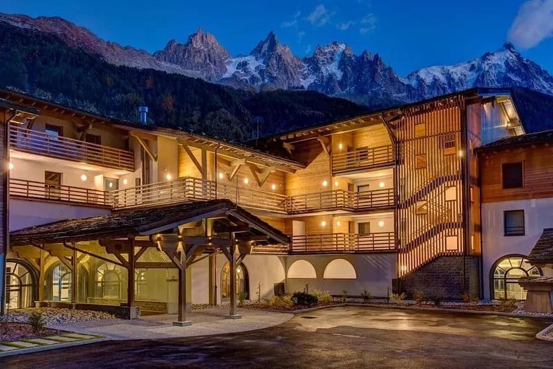 65m2 apartment, sleeps 6/7, lake and Mont Blanc view in ***** spa residence