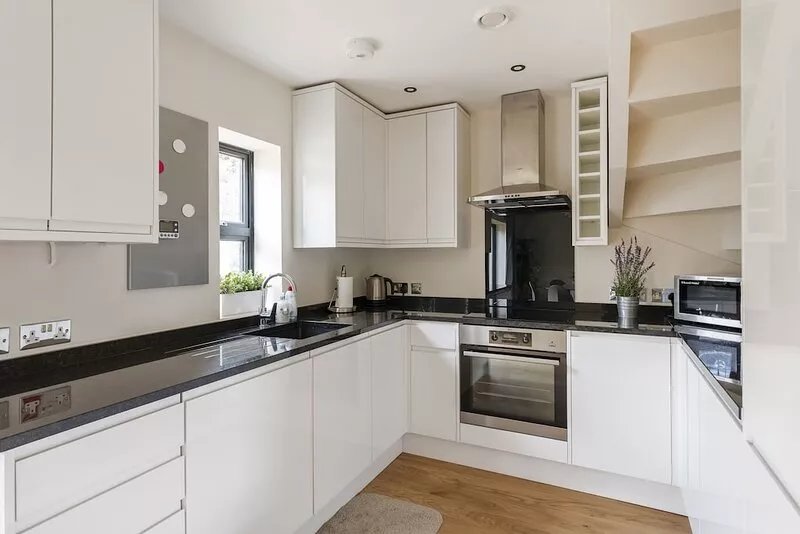 Beautiful 3-bed house in Bath with parking