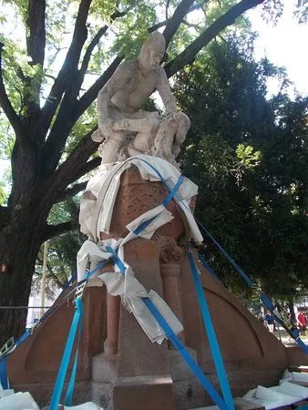Monumento a Re Laurino