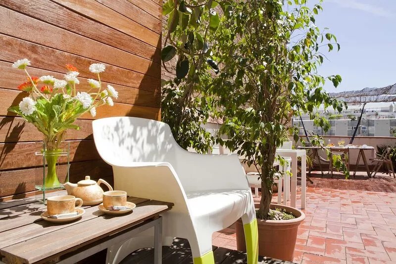 unique oasis one bedroom in the city center!
