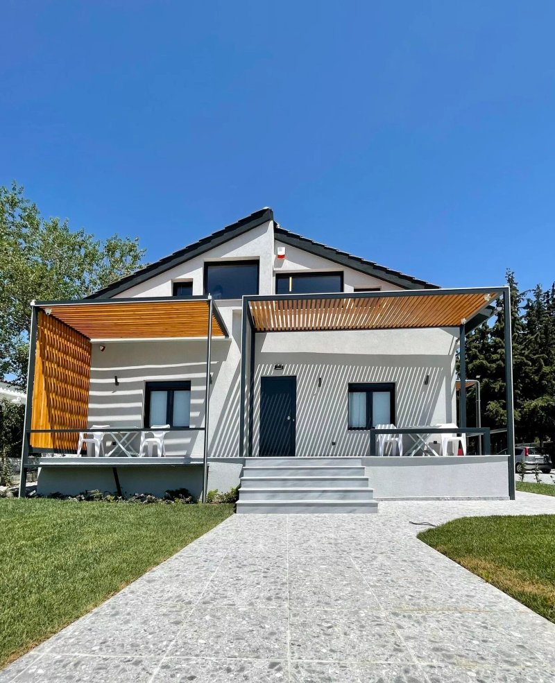 Agora Luxury Studios & Suites