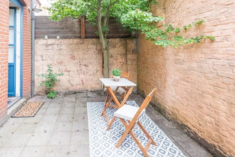 Vacation apartment Altes Kontorhaus Kajüte in Husum for up to 2 people