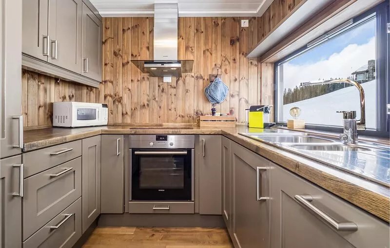 Lovely home in øyer with house a mountain view