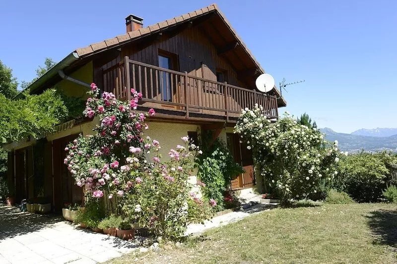 cottage in the Southern Alps with lovely mountain views