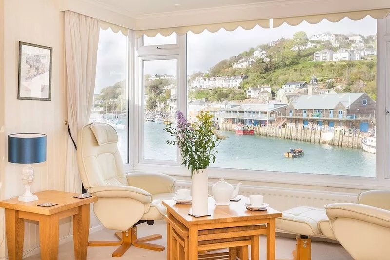 Lovely apartment on the edge of the harbour.