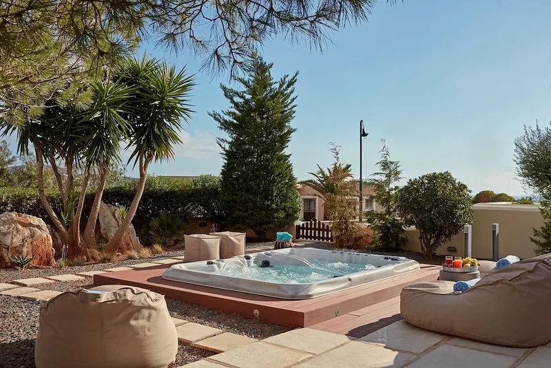 4 Bedroom Villa with Sea View Private Hot Tub and Pool access
