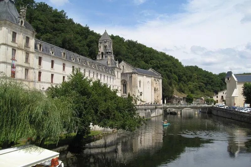 French country gite with pool, within walking distance of  pretty village