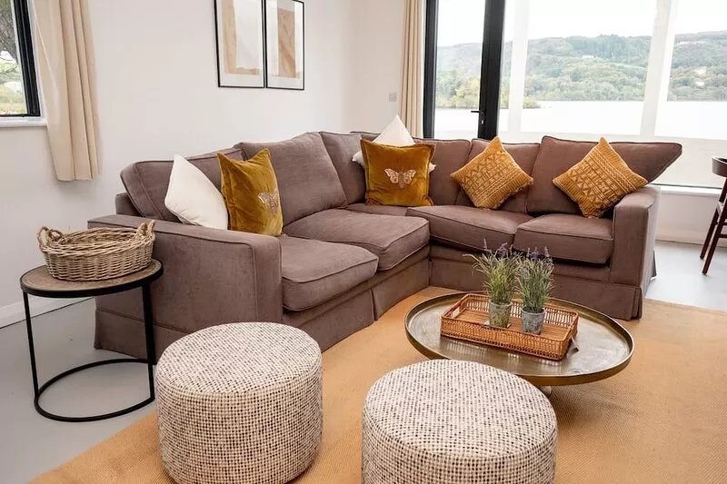 Art Deco Lakehouse retreat at Inchiquin