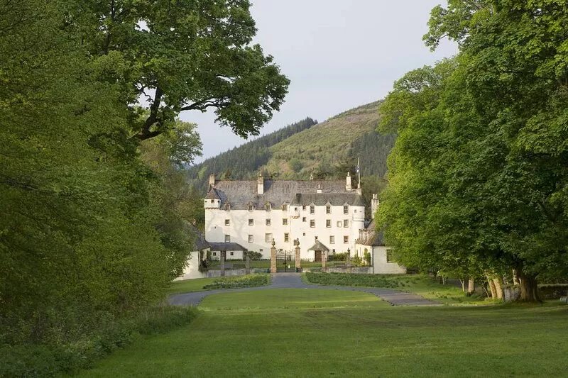 Country House with large garden, ample parking, sleeping 18 people