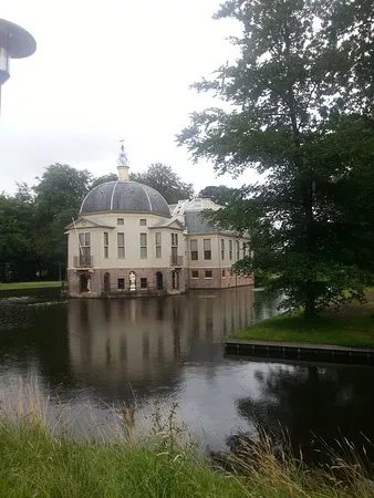 Hop-on, Hop-off Lakes & Dutch Heritage tour