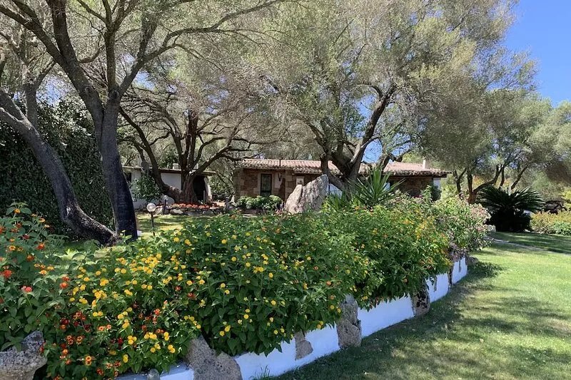 Detached villa in stone with private pool.