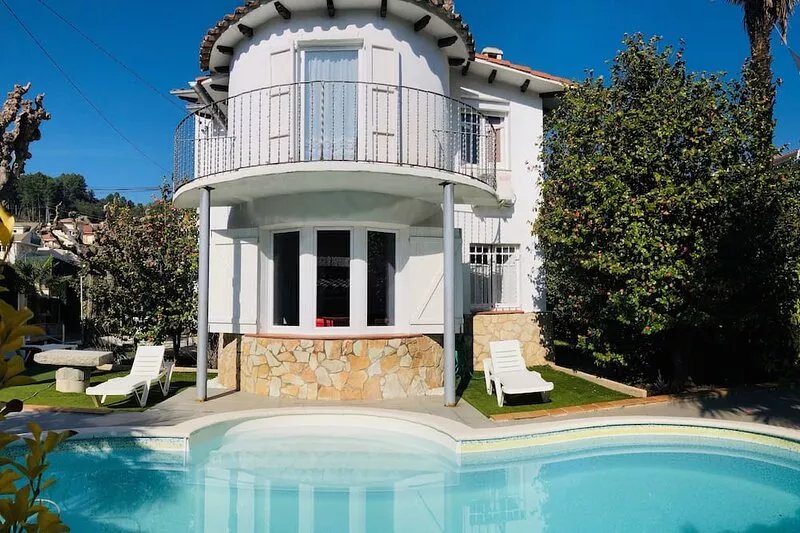 Dream vacation! Beautiful and large villa with pool, nature and calm