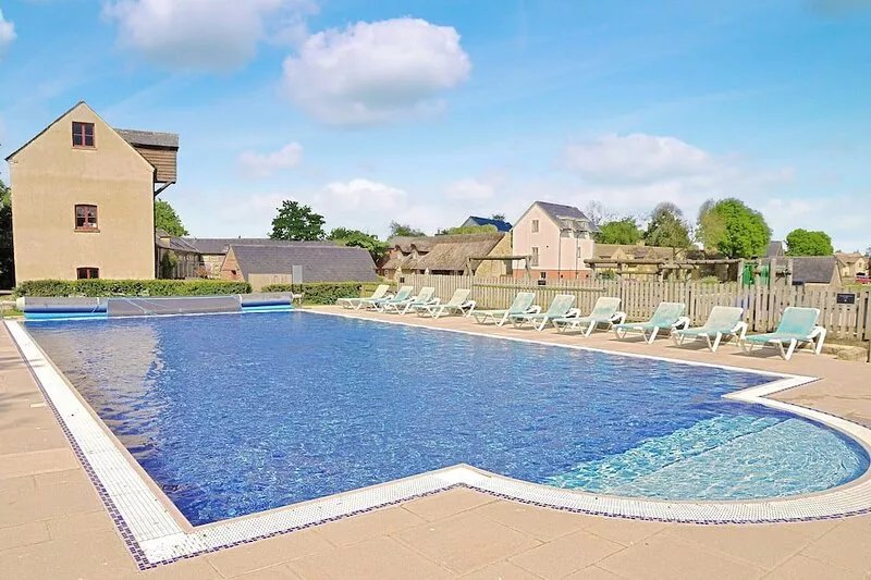 4 bedroom accommodation in Somerford Keynes