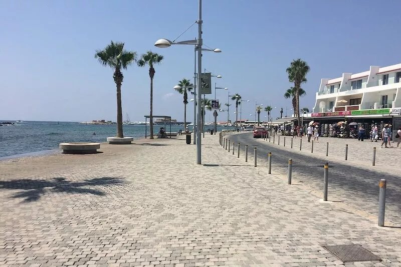 Modern 2 bed apartment with WiFi situated in the Universal Area of Paphos