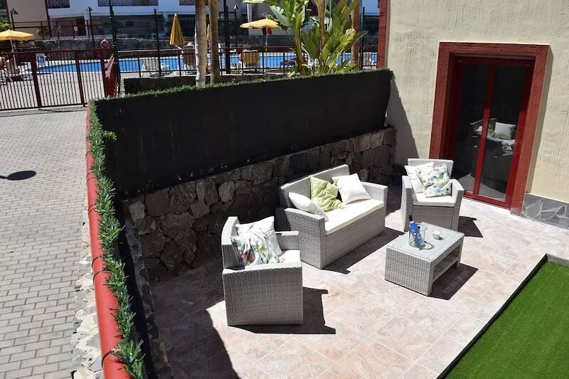 Groundfloor 2 bedroom / 2 bathroom apartment with huge private garden.