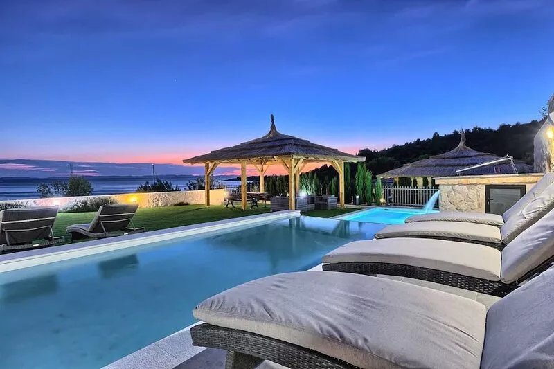 Beachfront Villa New Horizons I