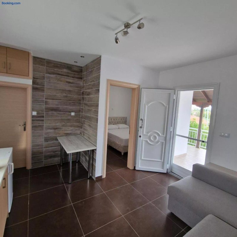 Villa Leonids 2