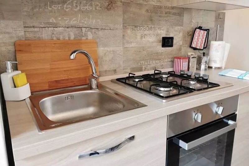 La casa sul porto: Inverna, vacation apartment in Laveno, 2 steps from the lake