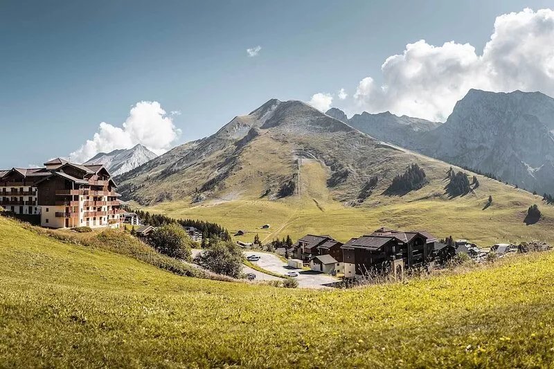 in Manigod-La Clusaz resort,big chalet on the slopes,comfortable,splendid view