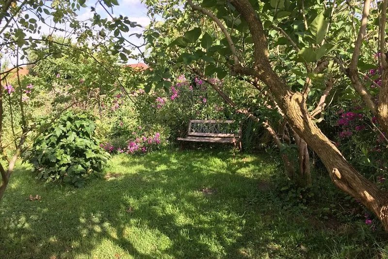 Rental Bear Cave - with its own garden - dogs welcome