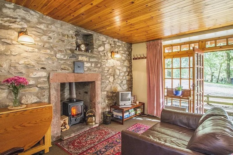 Positioned next to the river, this is the perfect property for those who enjoy