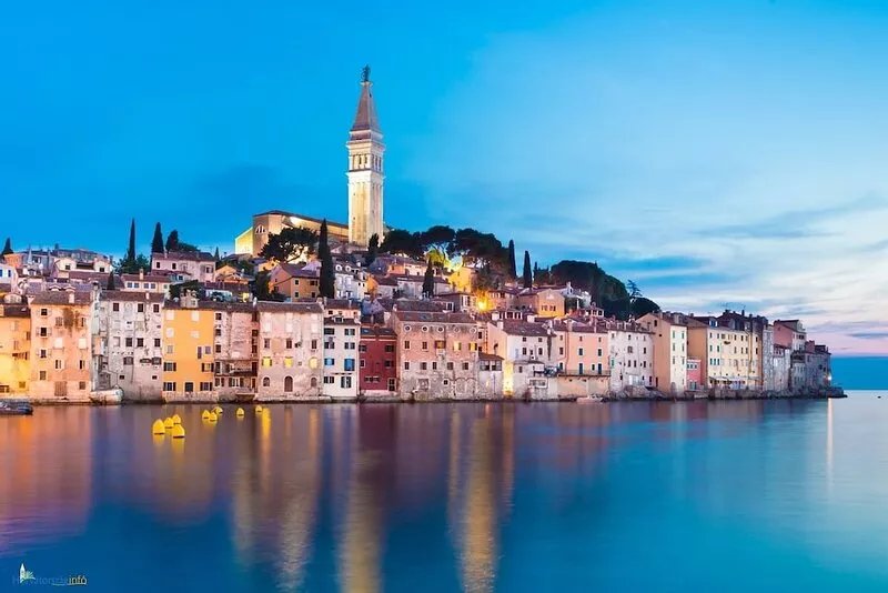 ROVINJ FIRST ROW TO THE SEA, BIG BALCONY, CENTER ,FREE WiFi