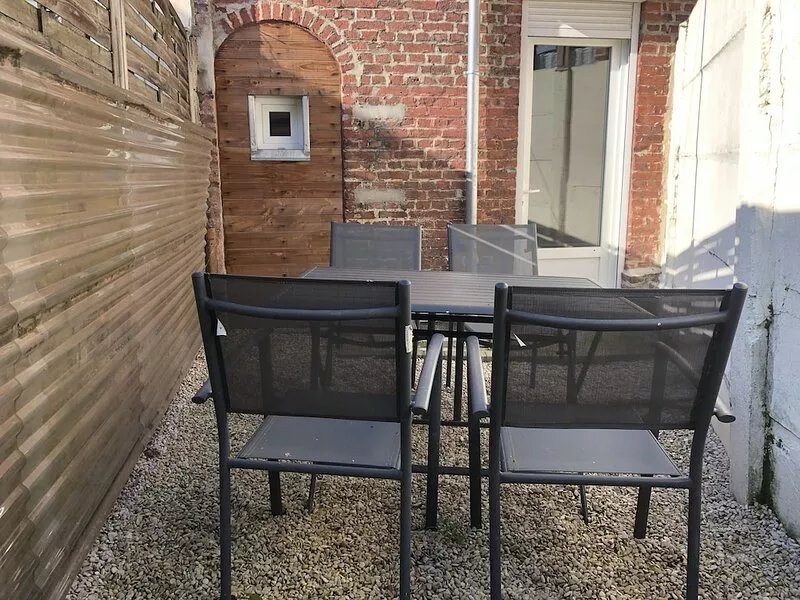 #CosyCorbie Townhouse with courtyard 11 minutes from Amiens center