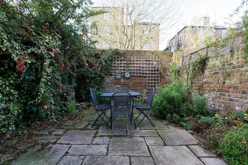 Holland Park Townhouse, by Veeve