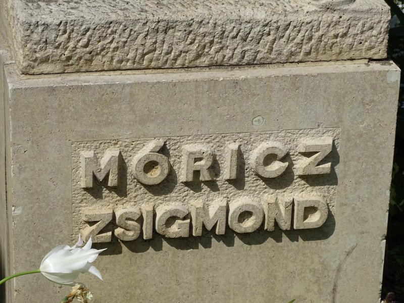 Moricz Szobor