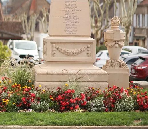 Monument Aux Morts De Buxy