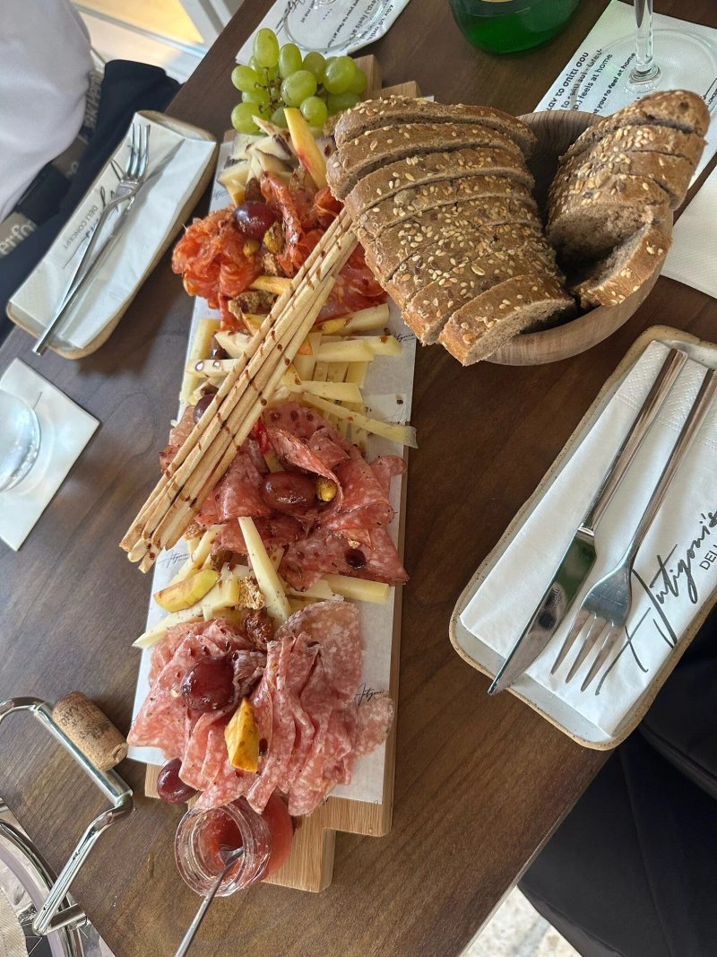 Antigonis Deli Concept