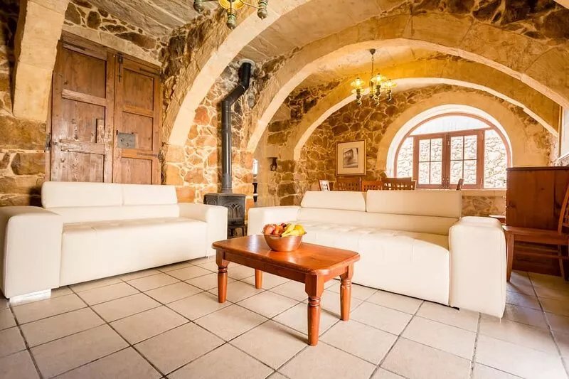Ta' Filomena - Sleeps 8/10 with a large Private Pool