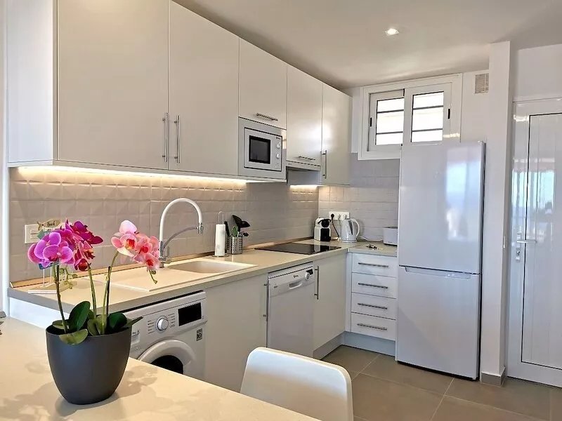 5mn from the beach: Achacay Standing apartment with sea and mountain views