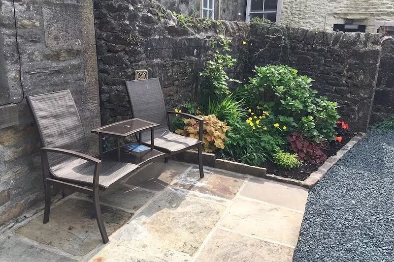 Fern House, Grassington; central yet parking & quiet, light & period elegance