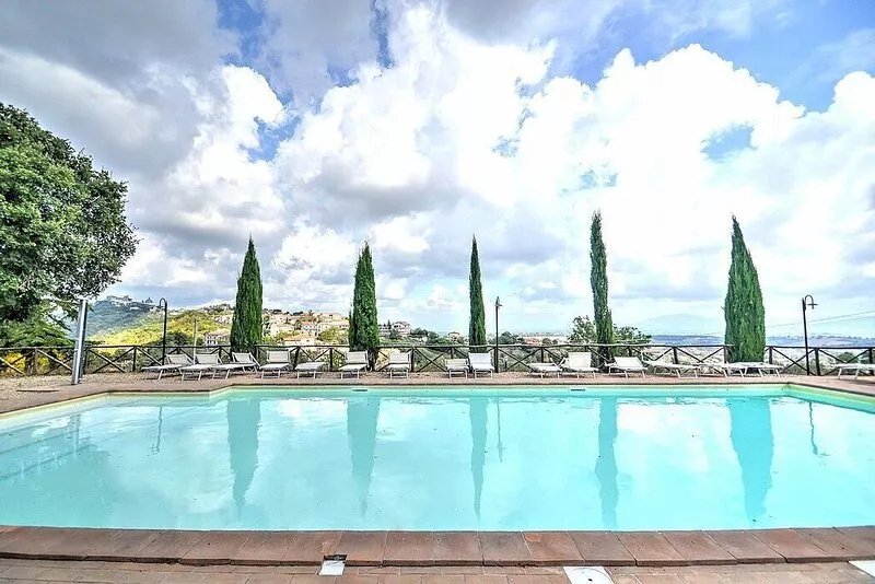 Casa Nocetta G: A characteristic and welcoming apartment that is part of an