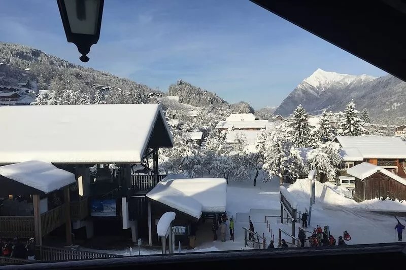 Luxury Ski Apartment!Next to Sky Lift in the Heart of Traditional Town.Free WiFi