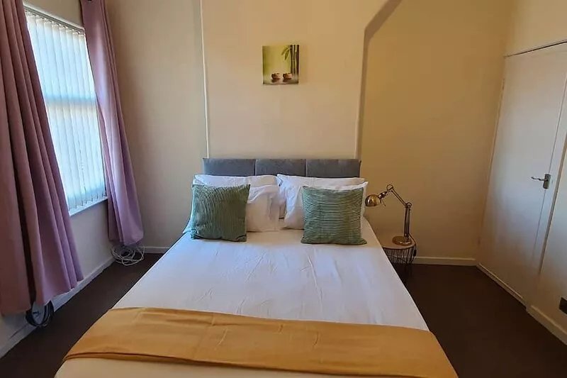 Comfortable Cosy House in Stoke
